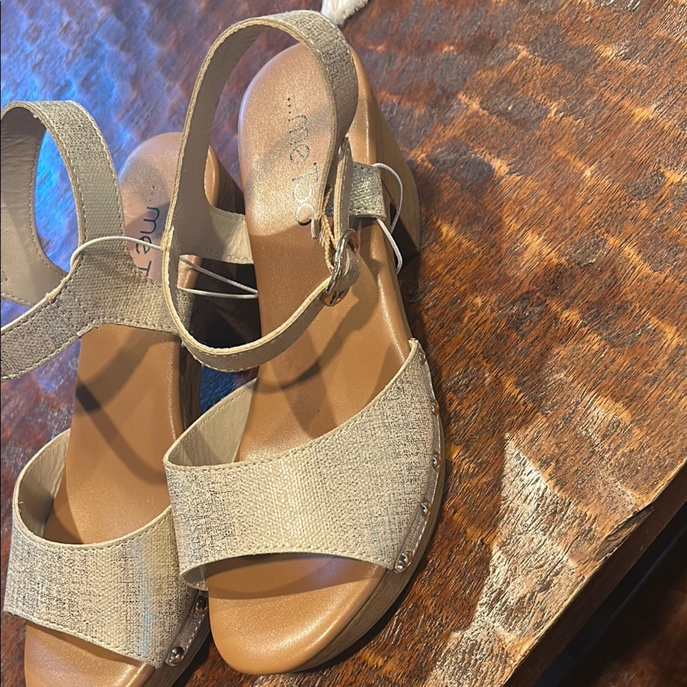 NWT- Me Too Tan Sandals with Ankle Strap and Sparkly Finish - Picture 2 of 5